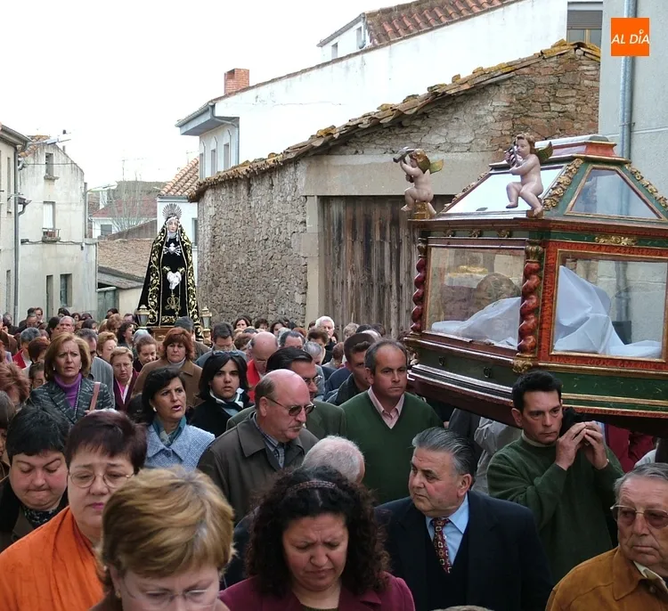Foto 2 - As&iacute; fue el Descendimiento de Cristo en Lumbrales en 2004  