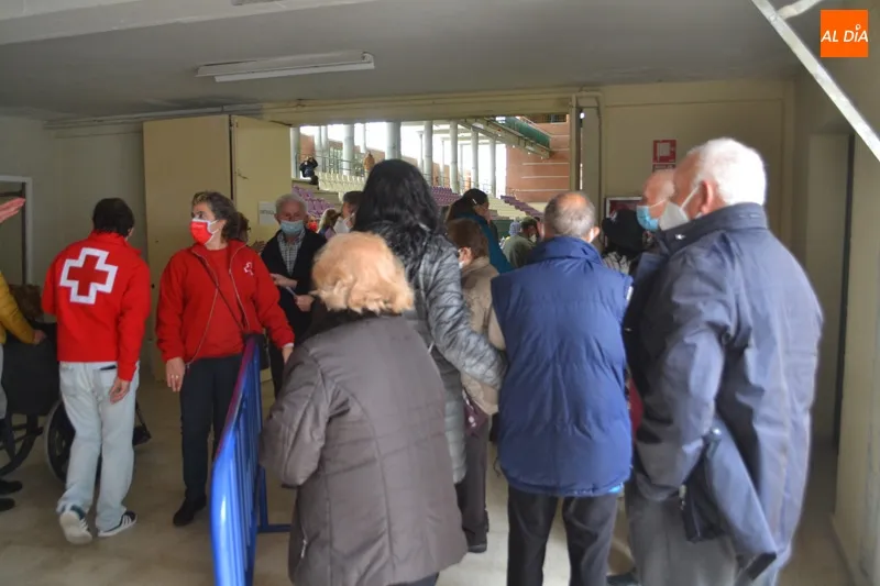 Foto 3 - M&aacute;s de 650 octogenarios de la zona b&aacute;sica de salud de Pe&ntilde;aranda comienzan la recibir la vacuna...