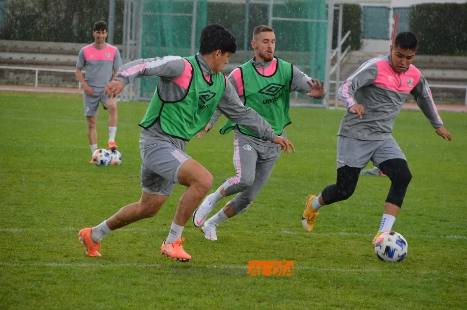 Foto 11 - Sorpresas en el Salamanca: Casado ya toca bal&oacute;n en el campo; Javi Navas mejora del gemelo y...