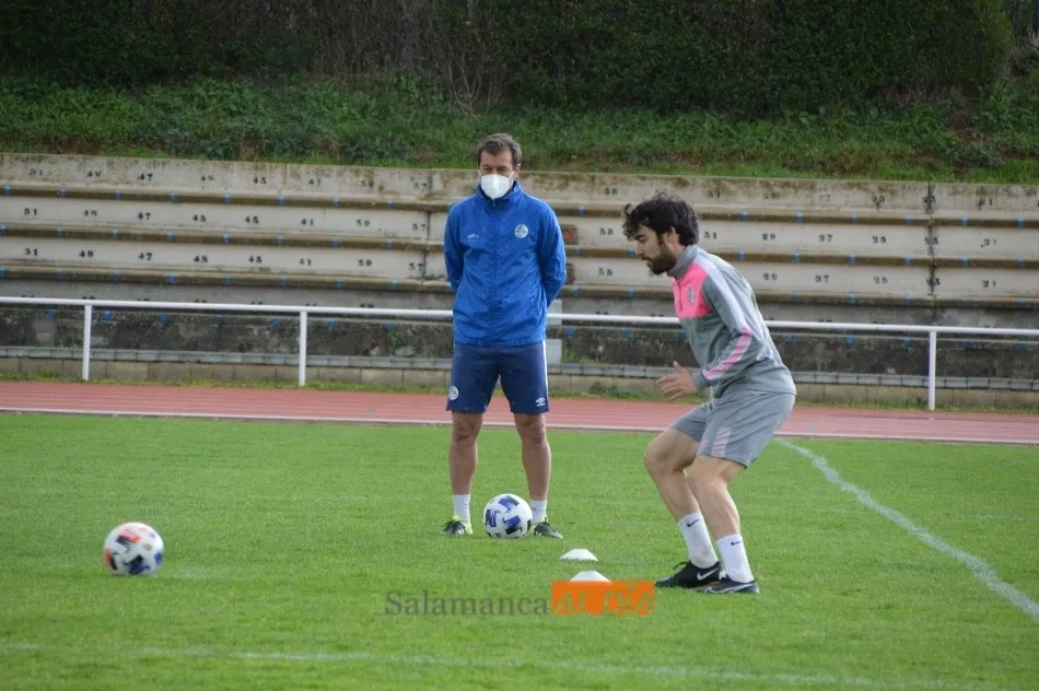 Foto 9 - Sorpresas en el Salamanca: Casado ya toca bal&oacute;n en el campo; Javi Navas mejora del gemelo y...
