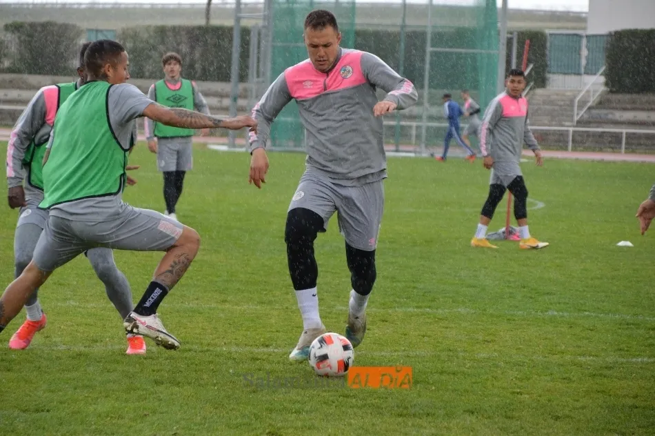 Foto 8 - Sorpresas en el Salamanca: Casado ya toca bal&oacute;n en el campo; Javi Navas mejora del gemelo y...