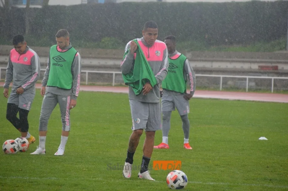 Foto 7 - Sorpresas en el Salamanca: Casado ya toca bal&oacute;n en el campo; Javi Navas mejora del gemelo y...