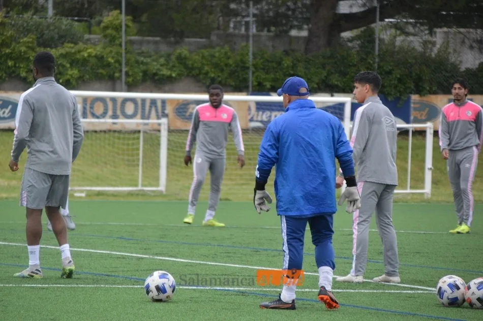 Foto 6 - Sorpresas en el Salamanca: Casado ya toca bal&oacute;n en el campo; Javi Navas mejora del gemelo y...