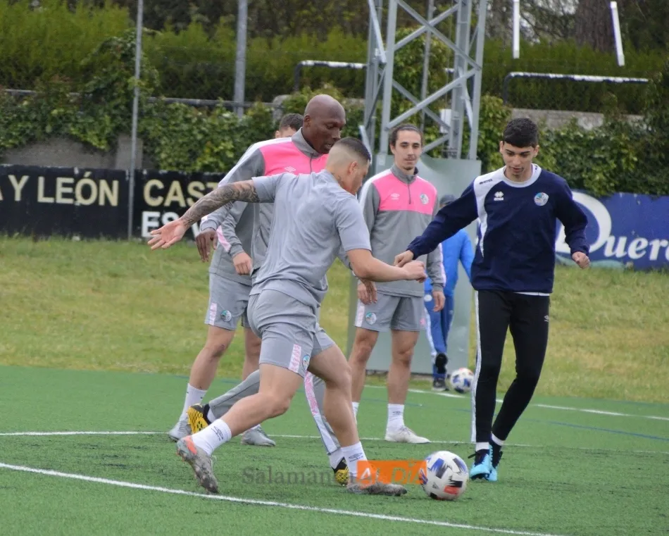 Foto 5 - Sorpresas en el Salamanca: Casado ya toca bal&oacute;n en el campo; Javi Navas mejora del gemelo y...