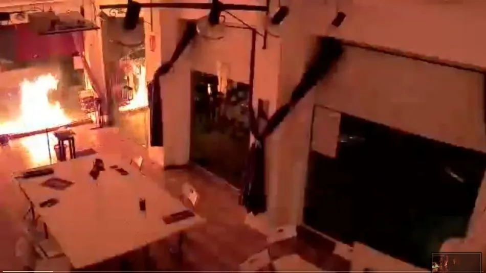 Los partidos políticos condenan el ataque con una bomba incendiaria a la sede de Podemos en...