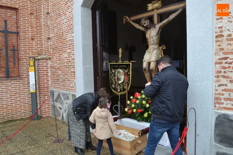 Foto 2 - La tradicional ofrenda de las velas vuelve entre un minucioso protocolo sanitario