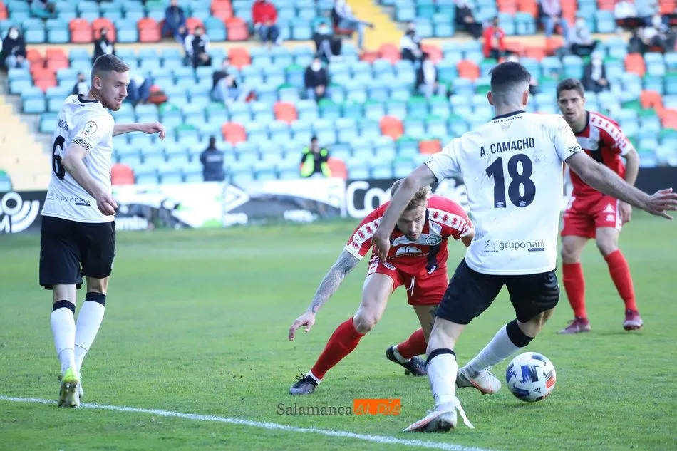 Camacho, frente a Mandi Sosa