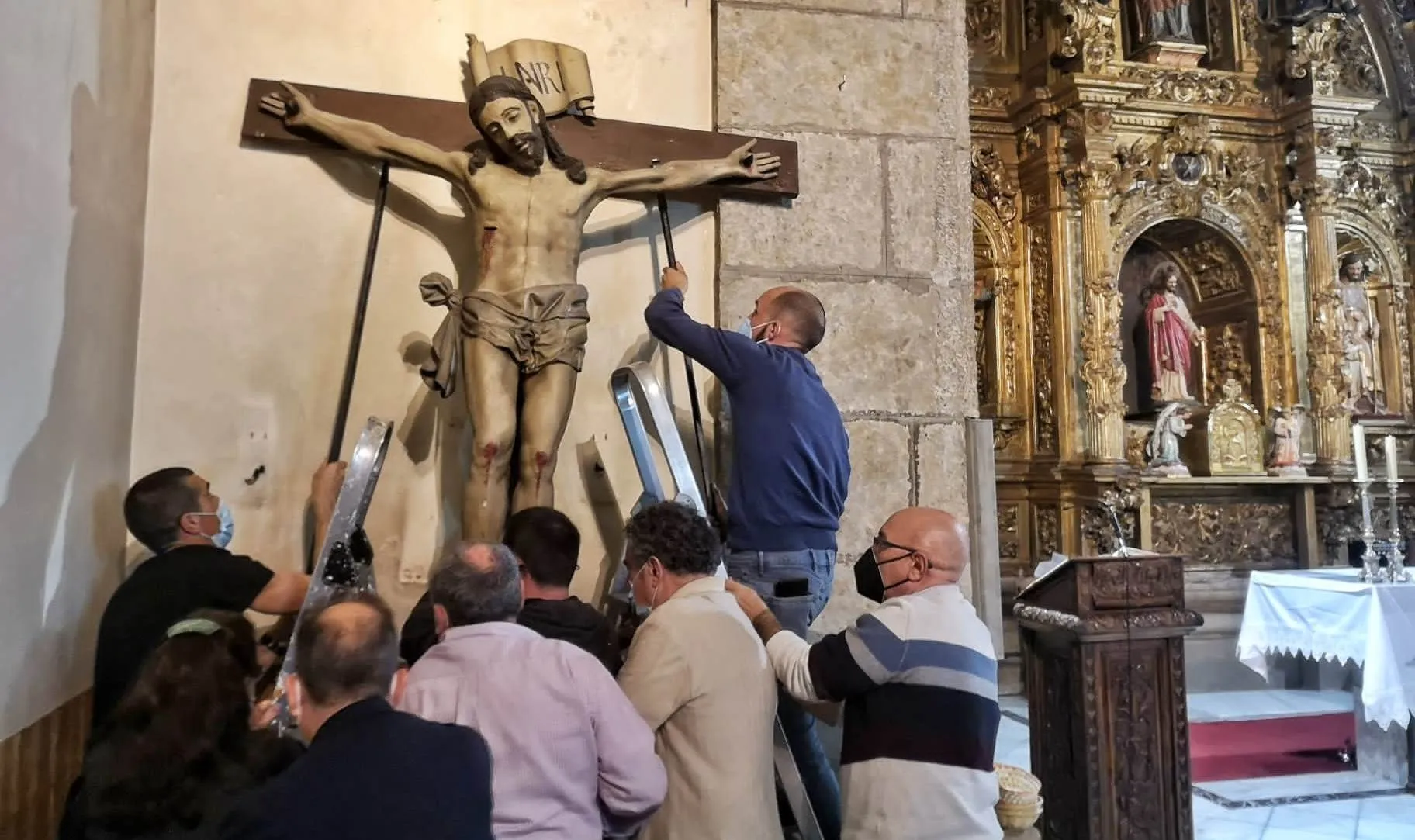 Foto 10 - El Cristo Bendito de San Andr&eacute;s protagoniza los d&iacute;as centrales de la Semana Santa en su parroquia ...