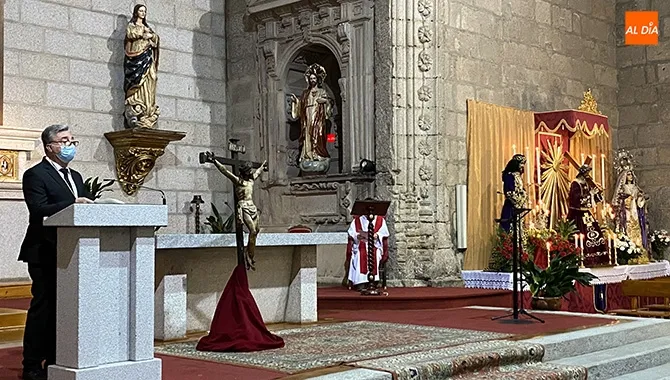 Representantes de las Cofradías ofrecían palabra y oración a las imágenes santas en la iglesia parroquial