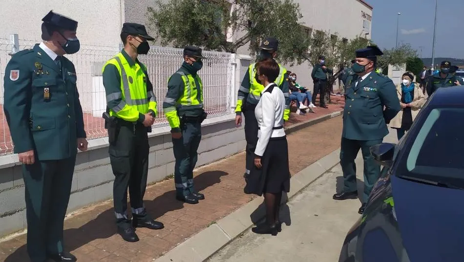 La Directora General de la Guardia Civil se desplaza a dar el pésame y entrega la Cruz del Mérito ...