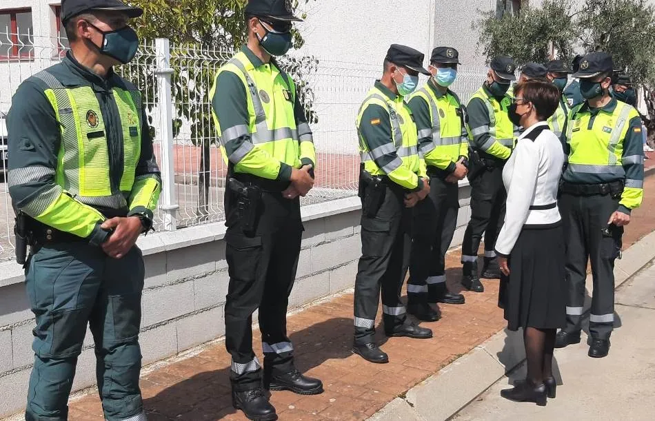 Foto 3 - La Directora General de la Guardia Civil se desplaza a dar el p&eacute;same y entrega la Cruz del M&eacute;rito ...