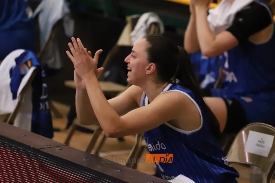 Foto 11 - El Perfumer&iacute;as Avenida se mete en las semis del playoff por la puerta grande (95-62)