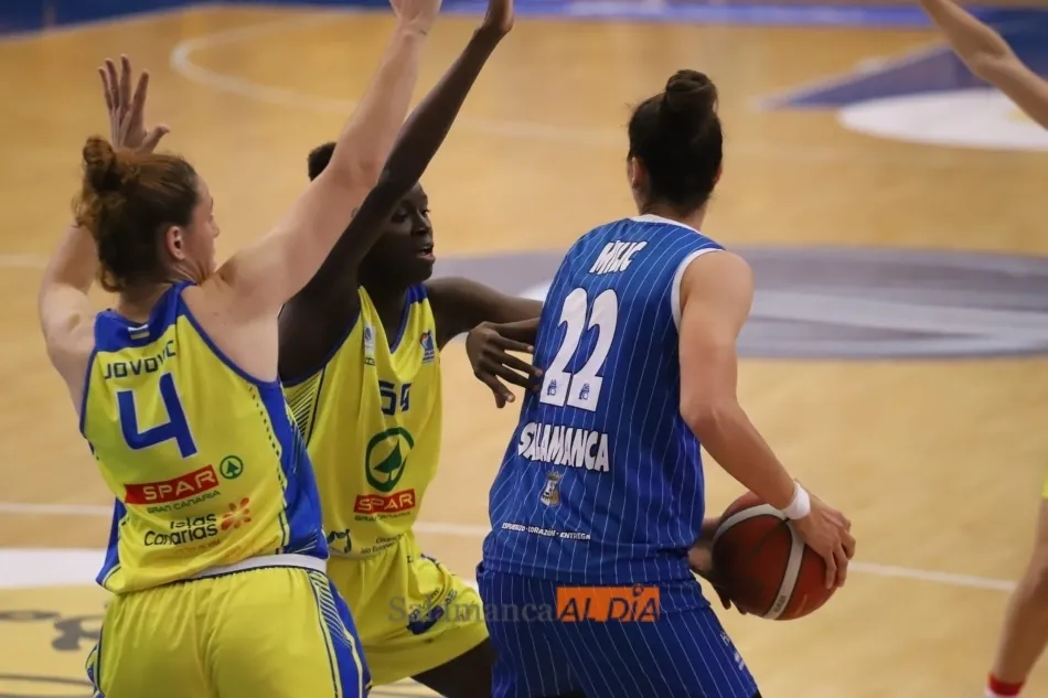 Foto 7 - El Perfumer&iacute;as Avenida se mete en las semis del playoff por la puerta grande (95-62)