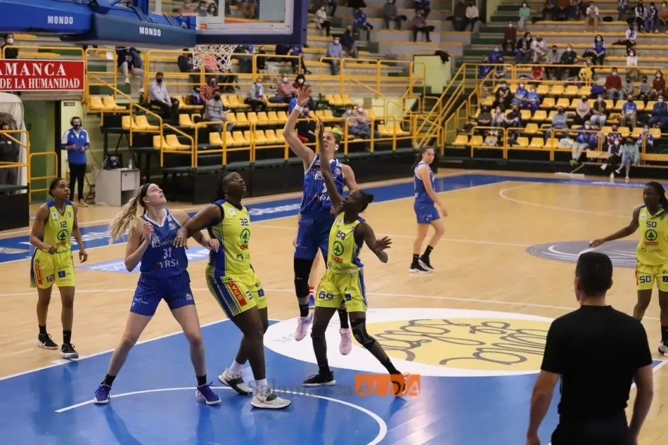 Foto 6 - El Perfumer&iacute;as Avenida se mete en las semis del playoff por la puerta grande (95-62)