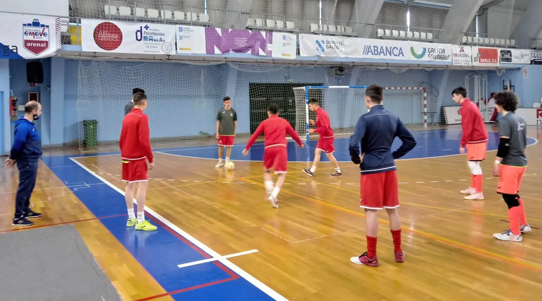 Foto 5 - El III Juvenil endosa una manita al Lugo Sala en su nueva visita a tierras gallegas  