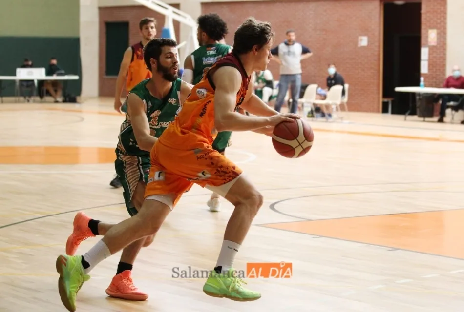 Una disputa del partido / Lydia González