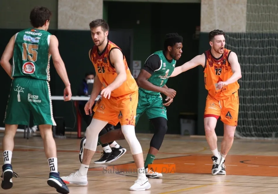 Foto 9 - El Aquimisa Carbajosa no se rinde y logra en la pr&oacute;rroga una valios&iacute;sima victoria (87-85)  