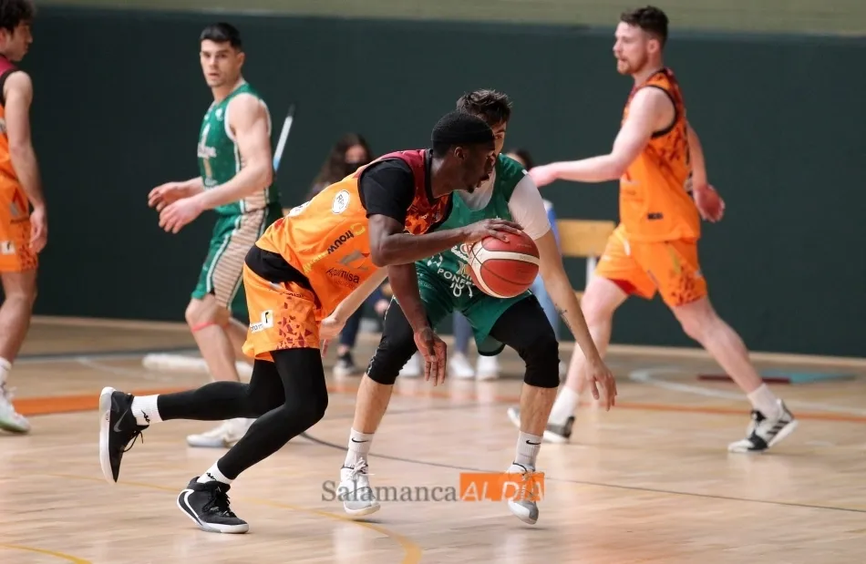 Foto 8 - El Aquimisa Carbajosa no se rinde y logra en la pr&oacute;rroga una valios&iacute;sima victoria (87-85)  