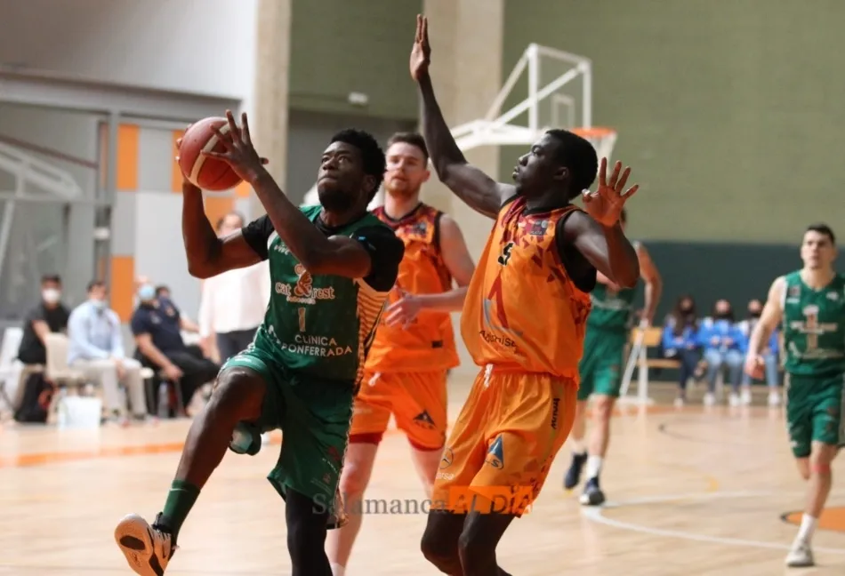 Foto 4 - El Aquimisa Carbajosa no se rinde y logra en la pr&oacute;rroga una valios&iacute;sima victoria (87-85)  