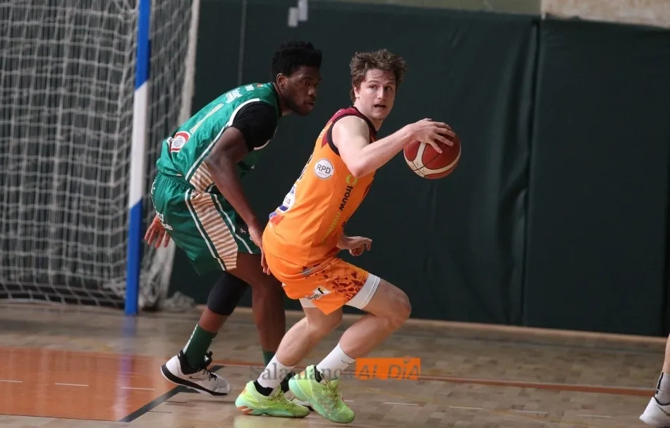Foto 3 - El Aquimisa Carbajosa no se rinde y logra en la pr&oacute;rroga una valios&iacute;sima victoria (87-85)  