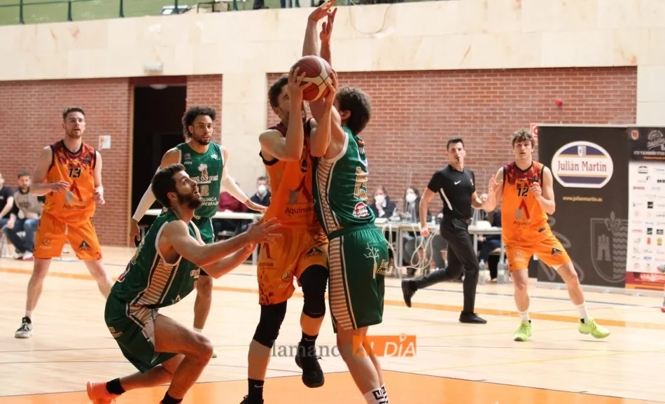 Foto 2 - El Aquimisa Carbajosa no se rinde y logra en la pr&oacute;rroga una valios&iacute;sima victoria (87-85)  