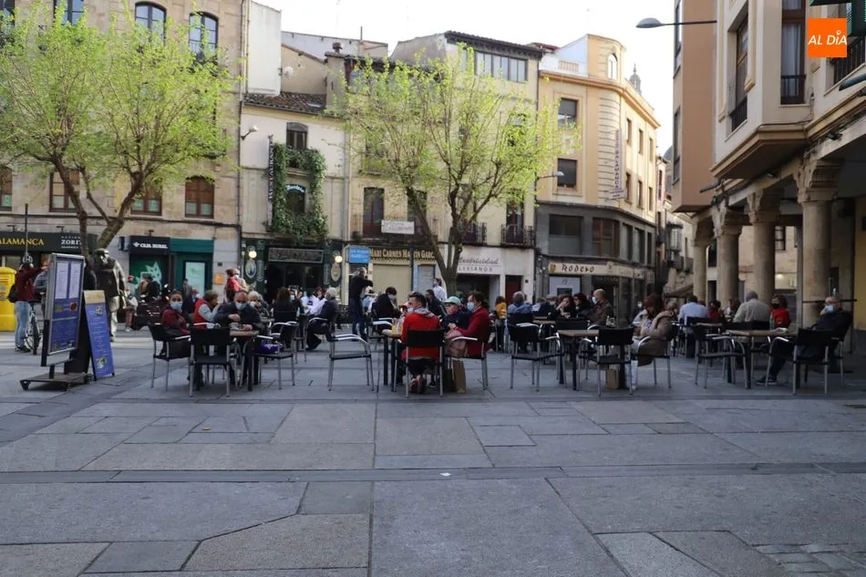 Foto 5 - La tregua de la lluvia deja las calles de Salamanca llenas de p&uacute;blico