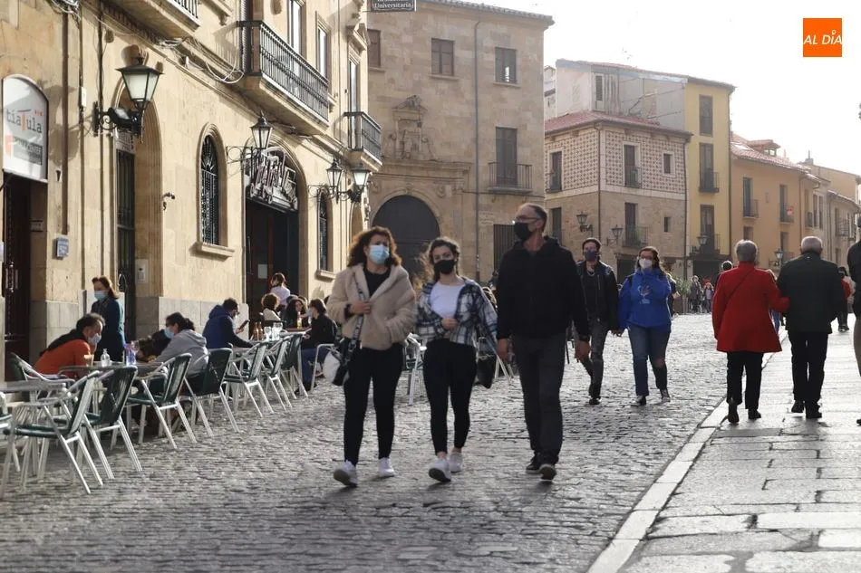 Foto 4 - La tregua de la lluvia deja las calles de Salamanca llenas de p&uacute;blico