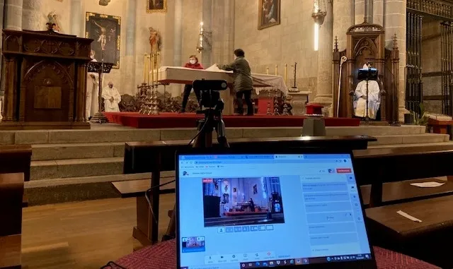 Foto 7 - Las velas iluminan los templos de la Di&oacute;cesis en la solemne Vigilia Pascual  