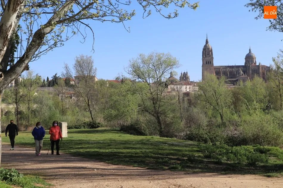 Foto 7 - Salamanca se mueve, multitud de vecinos practican deporte a orillas del Tormes