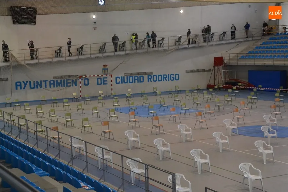 Foto 6 - D&iacute;a de vacunaci&oacute;n masiva para las personas de 60 a 65 a&ntilde;os de la Zona B&aacute;sica de Ciudad Rodrigo  