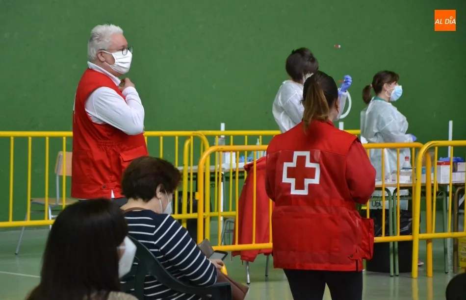 Foto 3 - D&iacute;a de vacunaci&oacute;n masiva para las personas de 60 a 65 a&ntilde;os de la Zona B&aacute;sica de Ciudad Rodrigo  