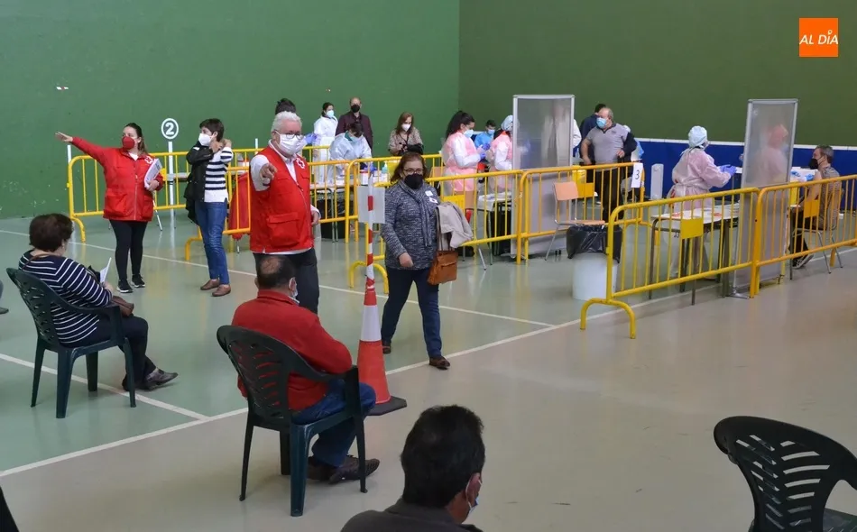 Foto 4 - D&iacute;a de vacunaci&oacute;n masiva para las personas de 60 a 65 a&ntilde;os de la Zona B&aacute;sica de Ciudad Rodrigo  