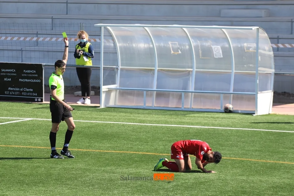 Foto 10 - La Cultural arruina el debut de Unionistas en su sue&ntilde;o por subir a Segunda (0-1)
