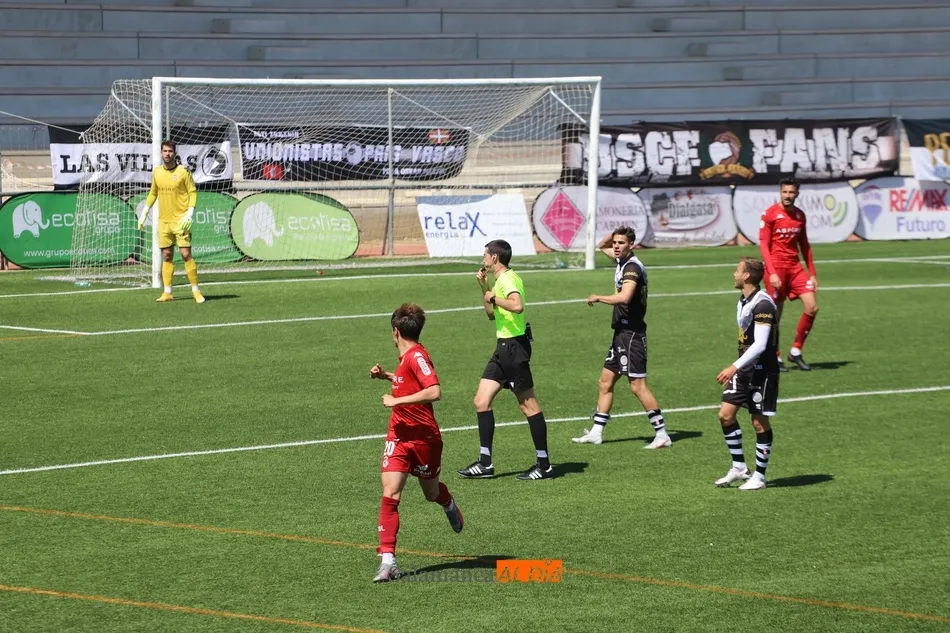 Foto 4 - La Cultural arruina el debut de Unionistas en su sue&ntilde;o por subir a Segunda (0-1)