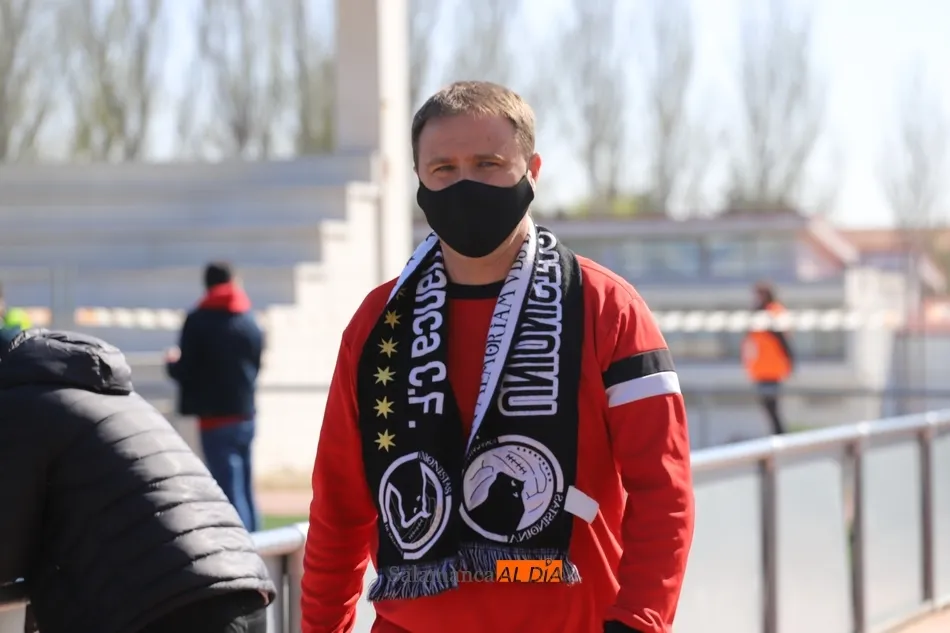 Foto 10 - 108 socios de Unionistas intentan empujar al equipo contra la Cultural&nbsp;