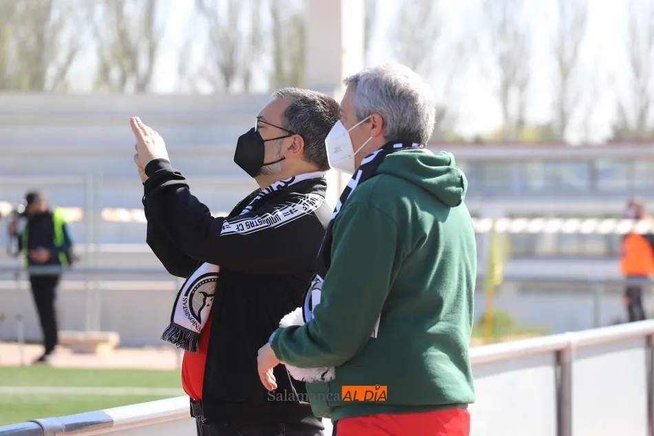 Foto 8 - 108 socios de Unionistas intentan empujar al equipo contra la Cultural&nbsp;