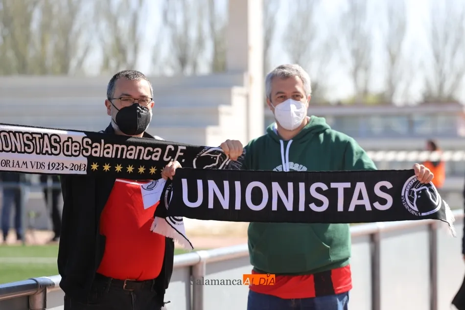 Foto 11 - 108 socios de Unionistas intentan empujar al equipo contra la Cultural&nbsp;