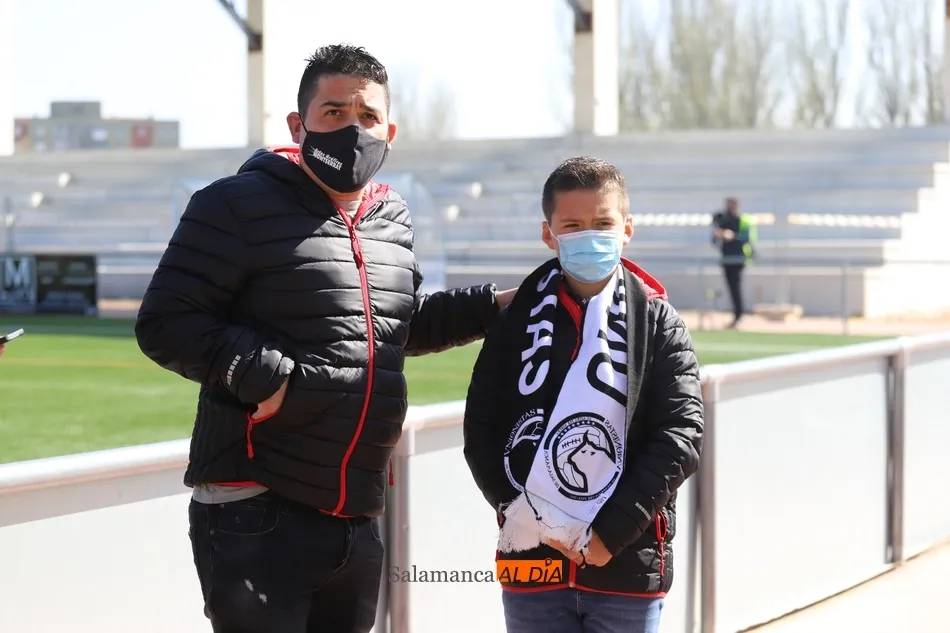 Foto 6 - 108 socios de Unionistas intentan empujar al equipo contra la Cultural&nbsp;