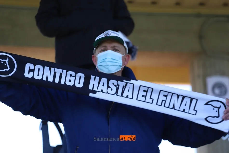 Foto 5 - 108 socios de Unionistas intentan empujar al equipo contra la Cultural&nbsp;
