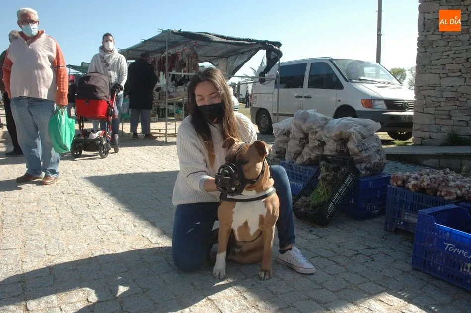 Foto 10 - El mercadillo de Trabanca acoge una buena afluencia de p&uacute;blico en su edici&oacute;n del mes de abril  