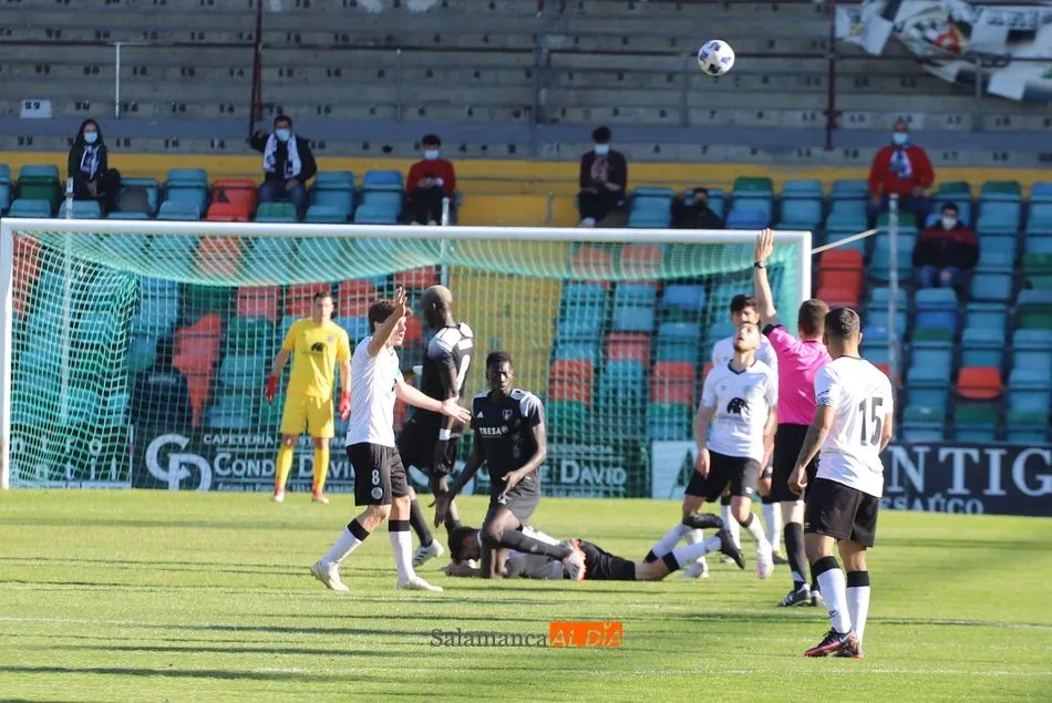 Foto 3 - El Salamanca UDS se inmola en el a&ntilde;adido con el Lealtad y deja claro que la segunda fase no ser&aacute;...