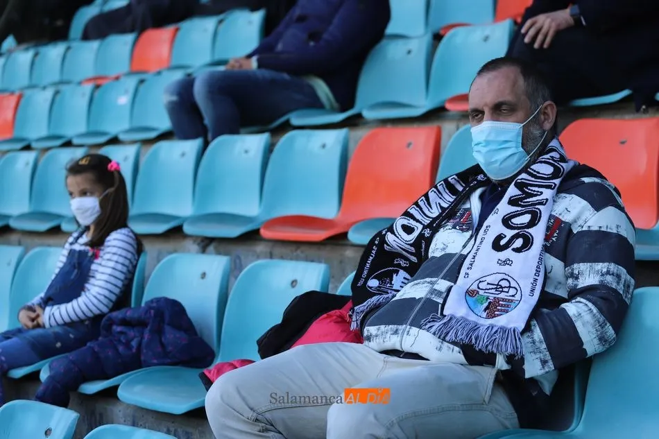 Foto 8 - La fiel afici&oacute;n del Salamanca UDS no falla y sigue al pie del ca&ntilde;&oacute;n en la segunda fase&nbsp;