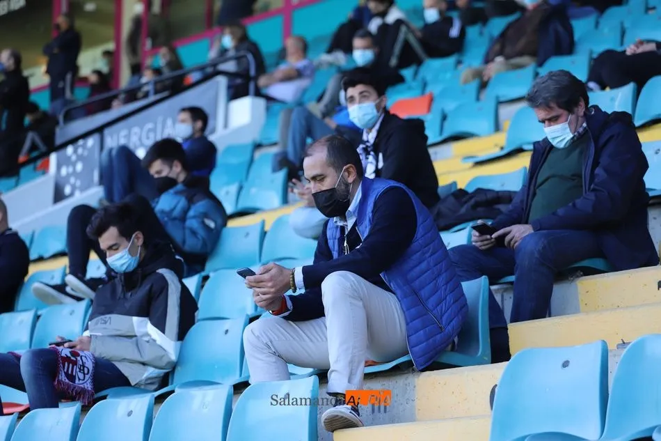 Foto 6 - La fiel afici&oacute;n del Salamanca UDS no falla y sigue al pie del ca&ntilde;&oacute;n en la segunda fase&nbsp;