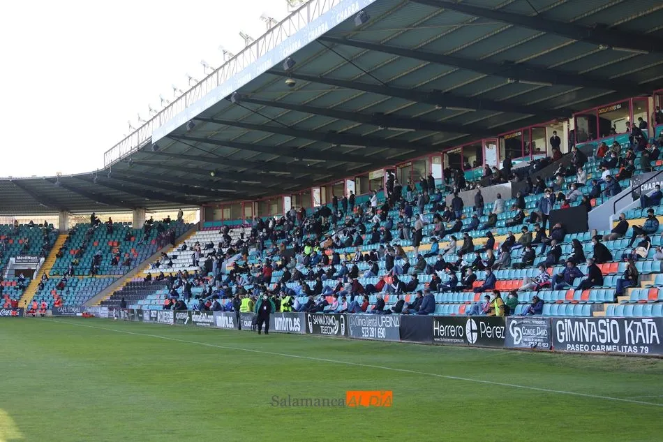 Foto 2 - La fiel afici&oacute;n del Salamanca UDS no falla y sigue al pie del ca&ntilde;&oacute;n en la segunda fase&nbsp;