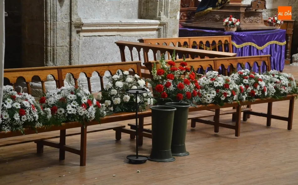 Foto 2 - El Nazareno desmonta su exposici&oacute;n semanasantera satisfechos con la acogida que ha tenido  