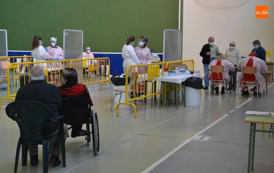 Completada la vacunación del primer grupo de personas de 80 a 90 años de edad  