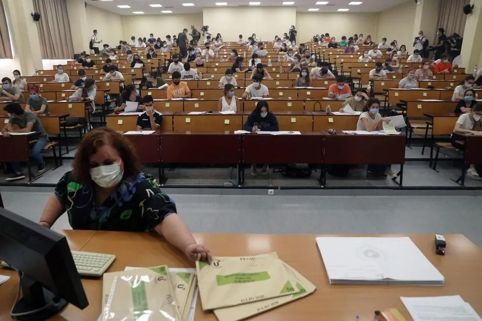 Los estudiantes de Castilla y León se examinarán de la EBAU del 9 al 11 de junio, si no se...