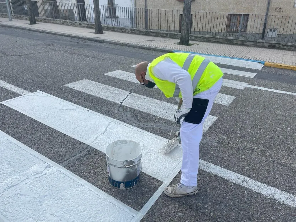 Los pasos de cebra han sido pintados para mejorar su visibilidad