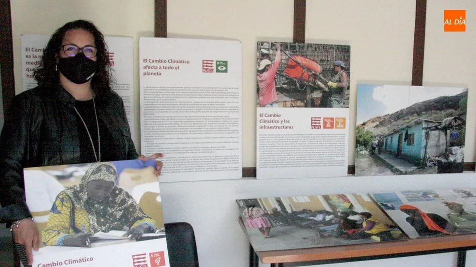 Raquel Bernal, responsable de la Biblioteca Municipal de Vitigudino / CORRAL