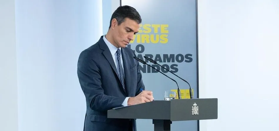 El presidente del Gobierno, Pedro Sánchez, ofrece una rueda de prensa tras el Consejo de Ministros Extraordinario